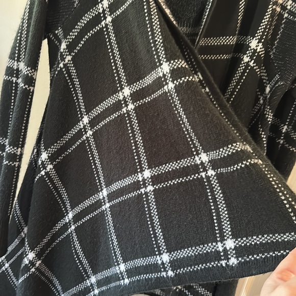 Merona black/white plaid asymmetrical sweater cardigan. Size medium. - Picture 5 of 6